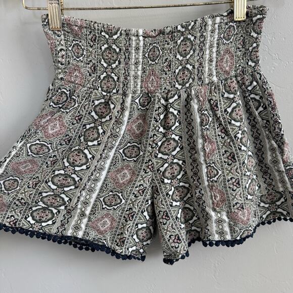 Three Dots Shorts Woman's Size S Green Floral Elastic Waist Pull On Pocket Boho - Picture 3 of 7